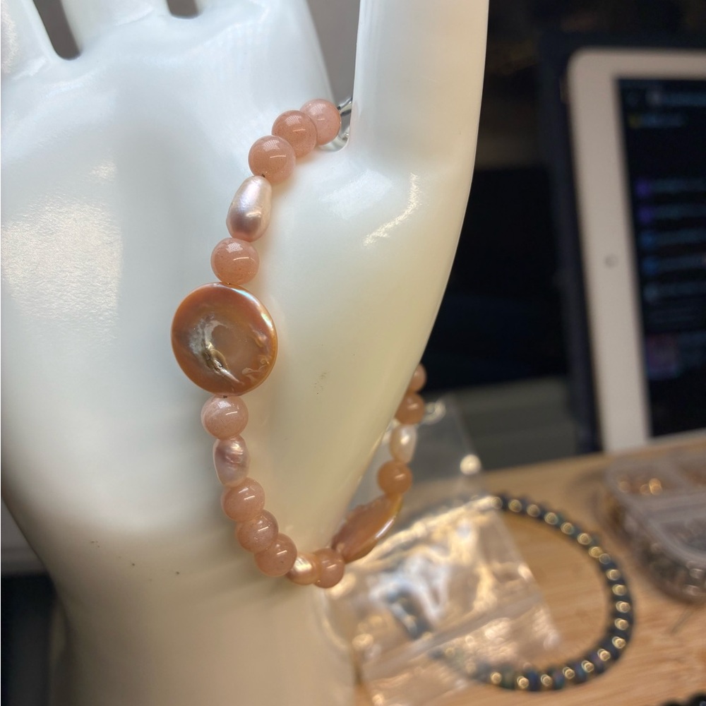 Elegant Pink Pearl and Moonstone Beaded Bracelet